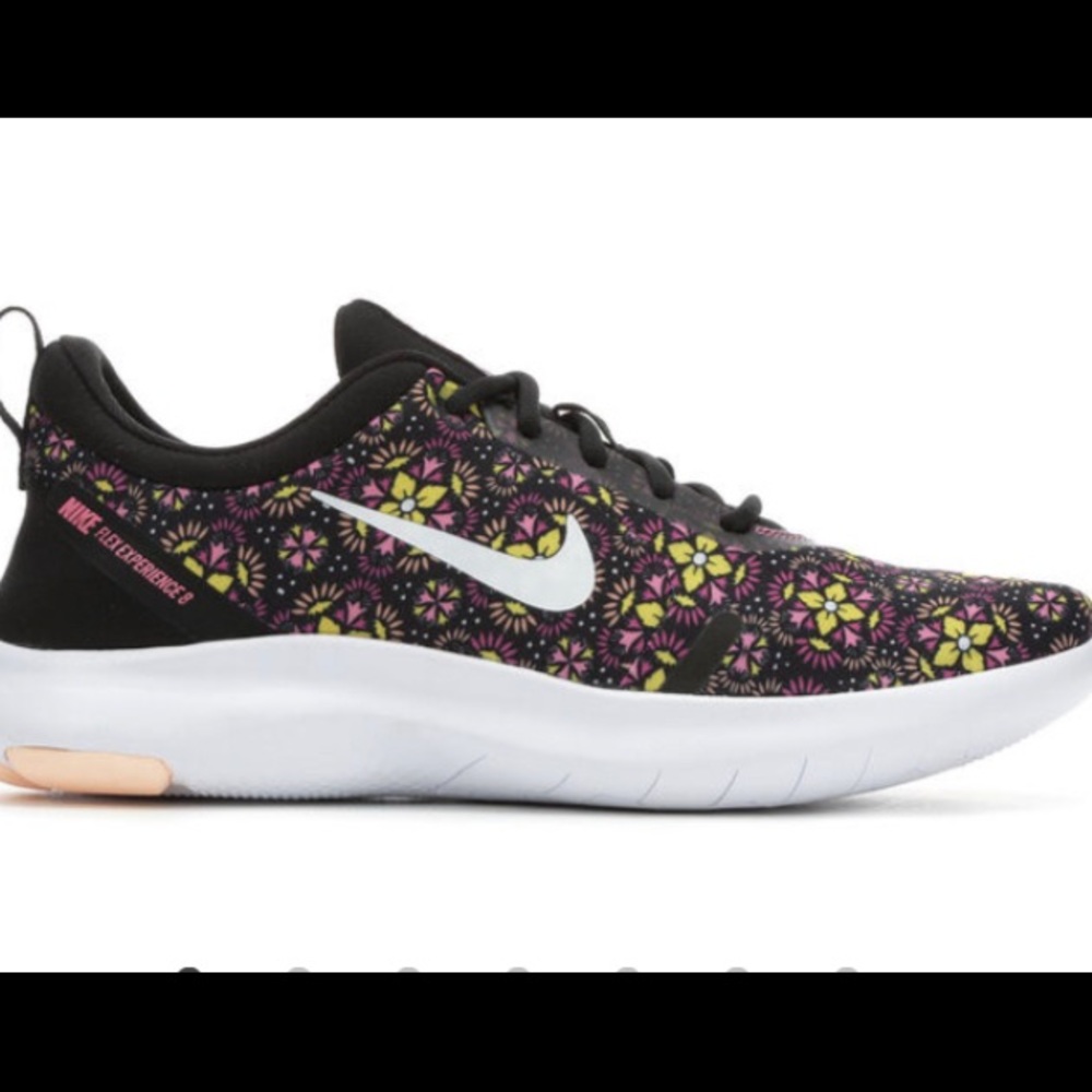 Women's Nike Flex Experience Run 8 SE Shoes